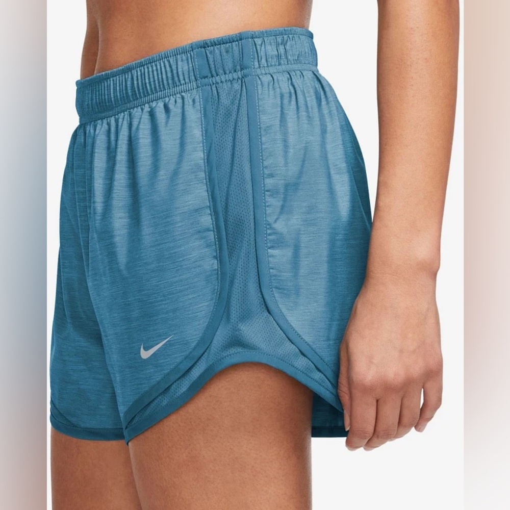 NWOT Women’s Nike Tempo Shorts